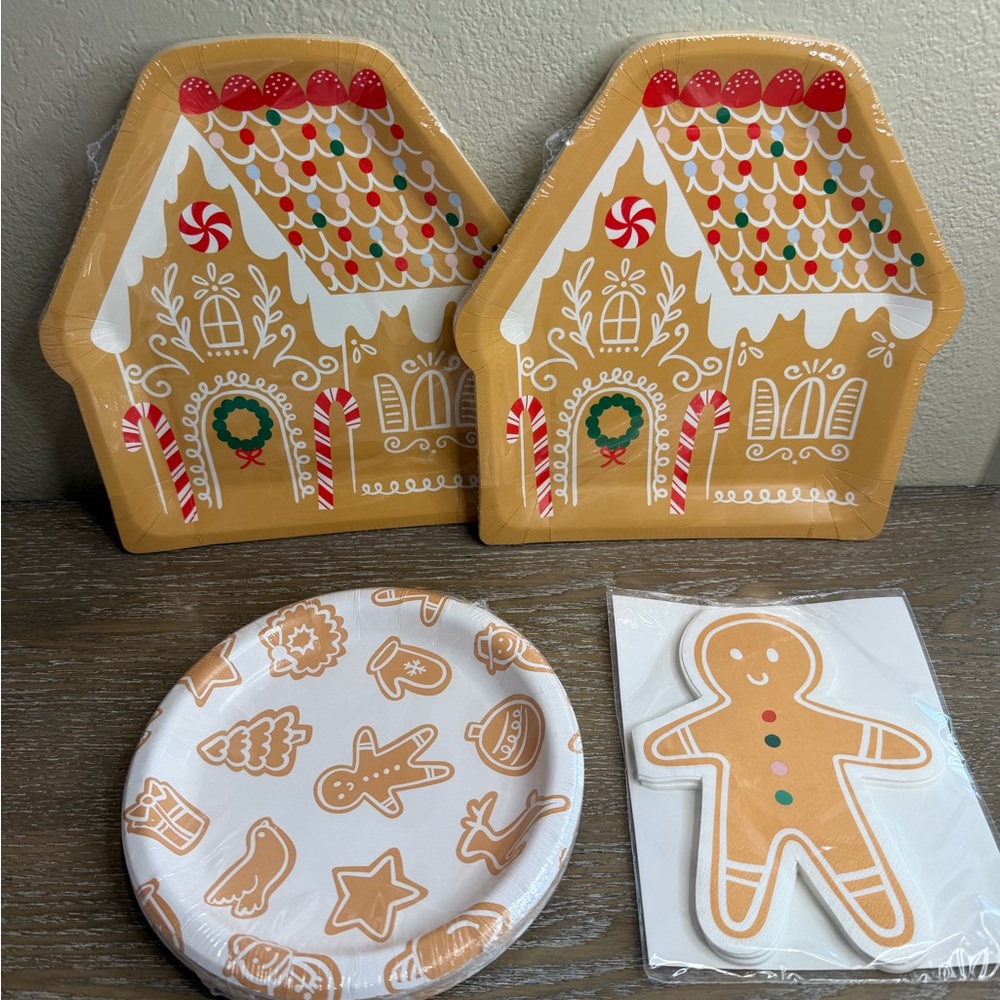 New Target Cookie Bundle 20 paper plates, Napkins, 20 Gingerbread House Plates
